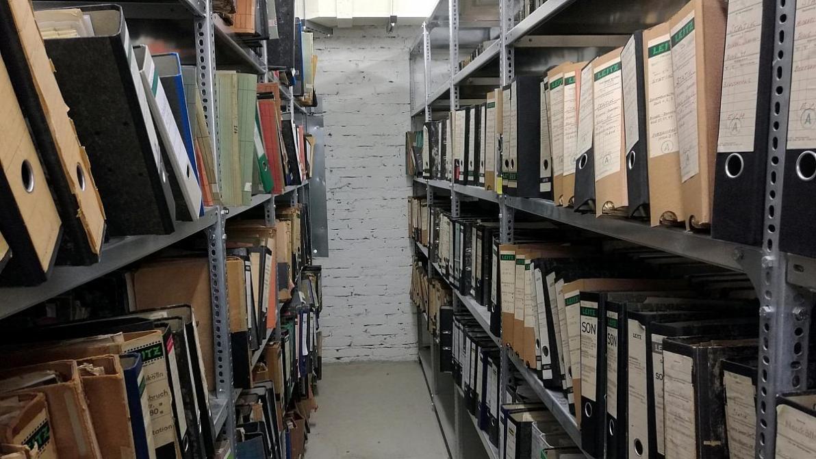 Wirtschaft - Verwaltungsexperte kritisiert Abbauquoten von Schwarz-Rot Wirtschaft - Verwaltungsexperte kritisiert Abbauquoten von Schwarz-Rot