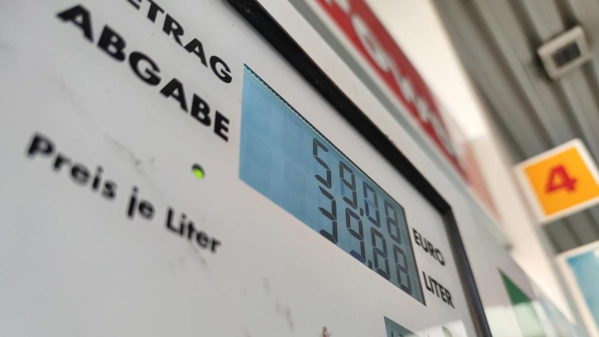 Wirtschaft - ADAC erwartet höhere Spritpreise und rät zum raschen Tanken Wirtschaft - ADAC erwartet höhere Spritpreise und rät zum raschen Tanken