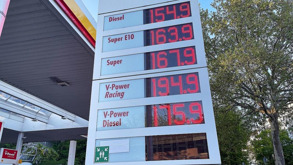 Wirtschaft - Spritpreise sinken wieder - Diesel bleibt teuer Wirtschaft - Spritpreise sinken wieder - Diesel bleibt teuer