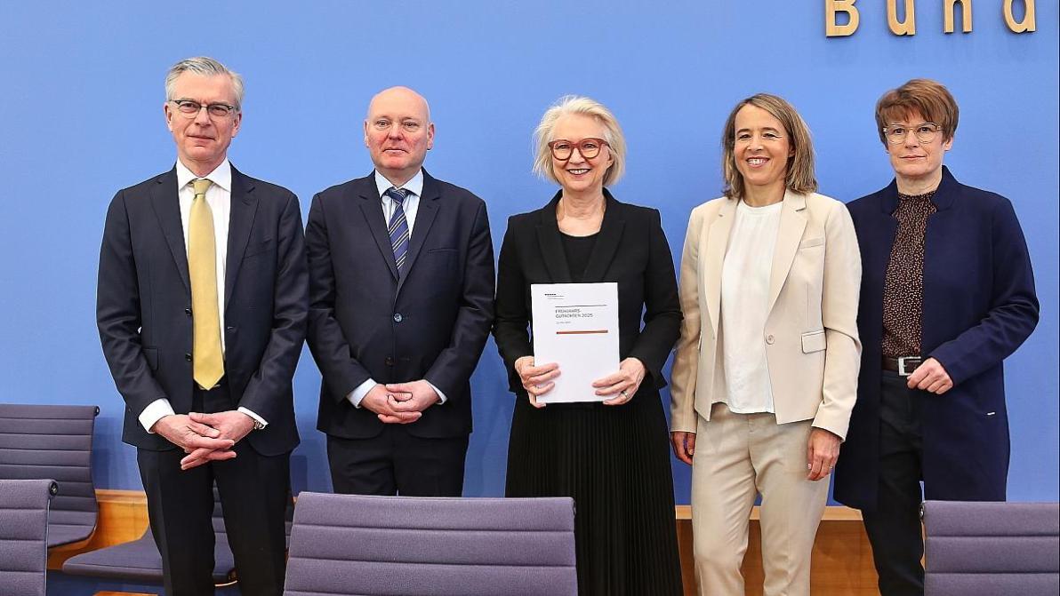 Wirtschaft - Wirtschaftsweise erwarten Nullwachstum Wirtschaft - Wirtschaftsweise erwarten Nullwachstum
