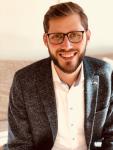 Julian Hessler im Gespräch: Mit Talentprogrammen dem Fach- und Führungskräftemangel begegnen
