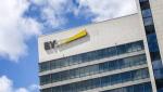 Aktionärsschützer schießen sich auf die Buchprüfer von EY ein - und erwischen auch einen Deutsch-Banker