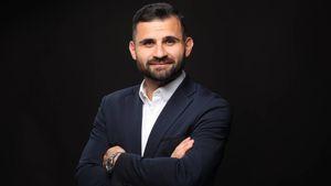 Sadik Bulmus ist neuer Leiter des Filialvertriebs im Personal Banking - bei Postbank und Deutscher Bank Sadik Bulmus ist neuer Leiter des Filialvertriebs im Personal Banking - bei Postbank und Deutscher Bank