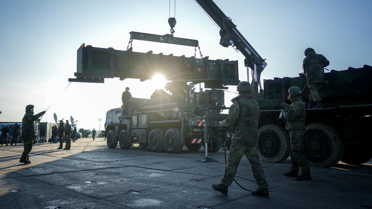 "Die Luft ist erst mal raus" - Hensoldt, Rheinmetall & Renk: Darum stürzen Rüstungsaktien gerade heftig ab! "Die Luft ist erst mal raus" - Hensoldt, Rheinmetall & Renk: Darum stürzen Rüstungsaktien gerade heftig ab!