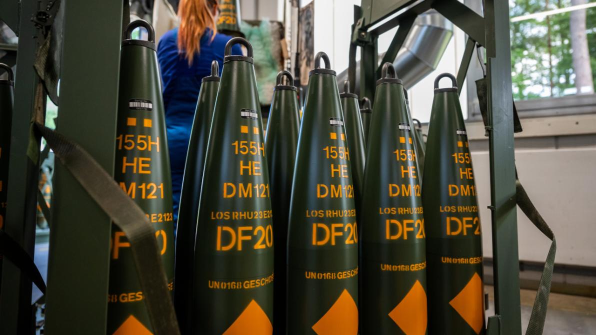 Kursziel 2.250 Euro - Größter Auftrag der Geschichte: Rheinmetall liefert für NATO Milliarden-Munition Kursziel 2.250 Euro - Größter Auftrag der Geschichte: Rheinmetall liefert für NATO Milliarden-Munition