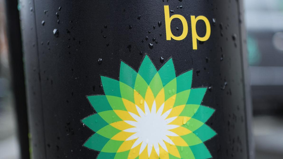 Zahlen veröffentlicht - BP schockt mit Gewinneinbruch – Aktie geht auf Talfahrt Zahlen veröffentlicht - BP schockt mit Gewinneinbruch – Aktie geht auf Talfahrt