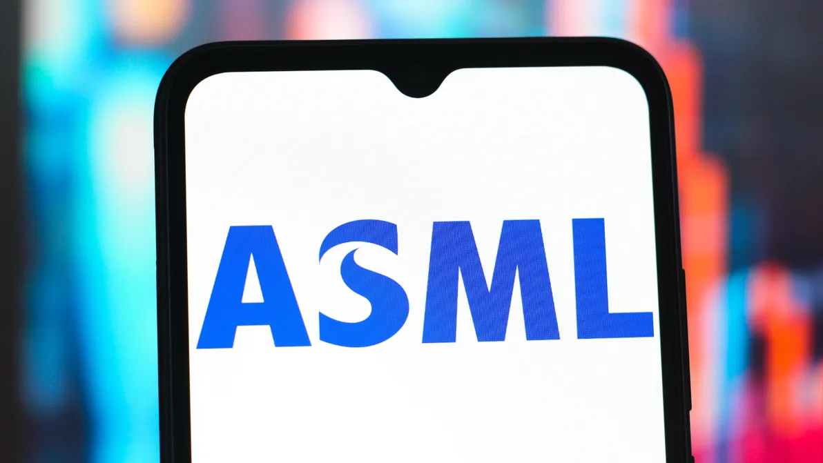 Lithographiesystem-Hersteller - ASML: Starke Zahlen, aber Ausblick mau – Aktie geht auf Talfahrt Lithographiesystem-Hersteller - ASML: Starke Zahlen, aber Ausblick mau – Aktie geht auf Talfahrt