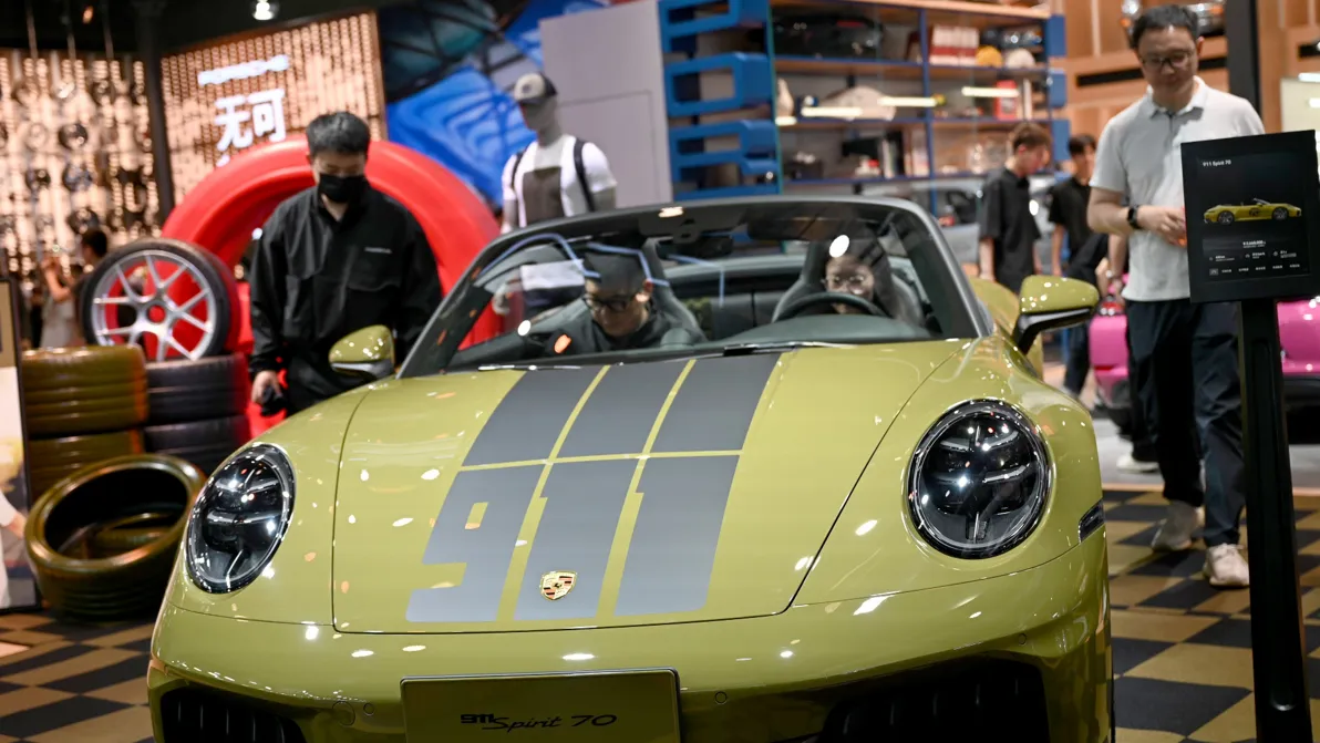 Minus 28 Prozent - Porsche-Schock in China – Absatz fällt auf 11-Jahrestief Minus 28 Prozent - Porsche-Schock in China – Absatz fällt auf 11-Jahrestief