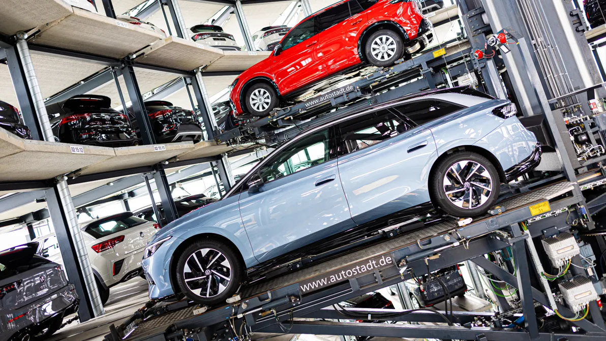 Preise sinken - VW überholt Tesla – doch der Erfolg hat einen Haken Preise sinken - VW überholt Tesla – doch der Erfolg hat einen Haken