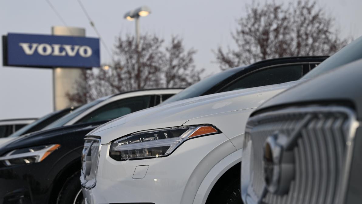 Gewinn halbiert, Aktie crasht - Volvo schockt Anleger mit Sparhammer Gewinn halbiert, Aktie crasht - Volvo schockt Anleger mit Sparhammer