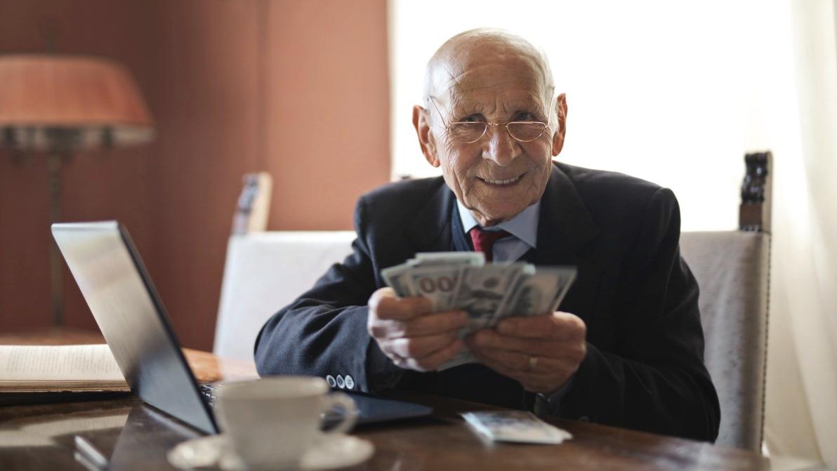 1.000 Euro Dividende? Hier sind 3 spannende Aktien! 1.000 Euro Dividende? Hier sind 3 spannende Aktien!