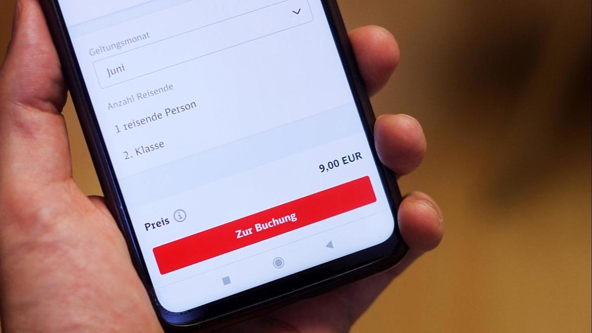 Wirtschaft - Deutsche Bahn bremst Konkurrenz bei Navigator-App weiter aus