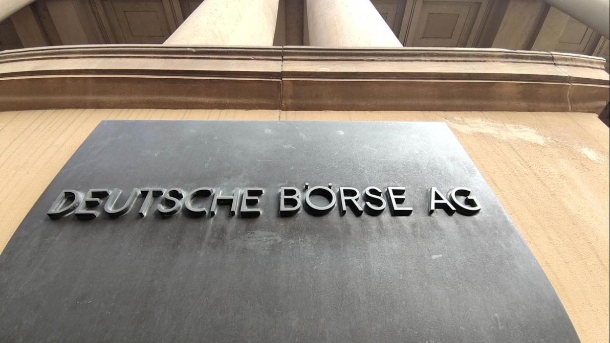 Wirtschaft - Dax beendet Handelswoche mit Minus