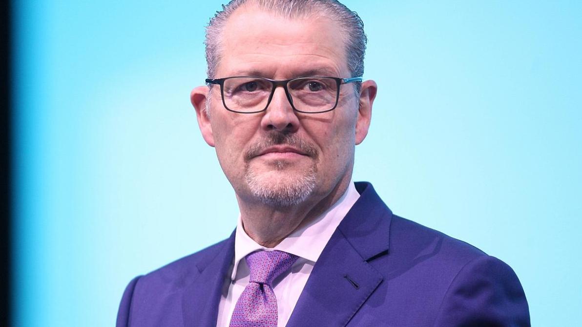 Wirtschaft - Arbeitgeber fordern Stopp des Rentenpakets im Bundestag