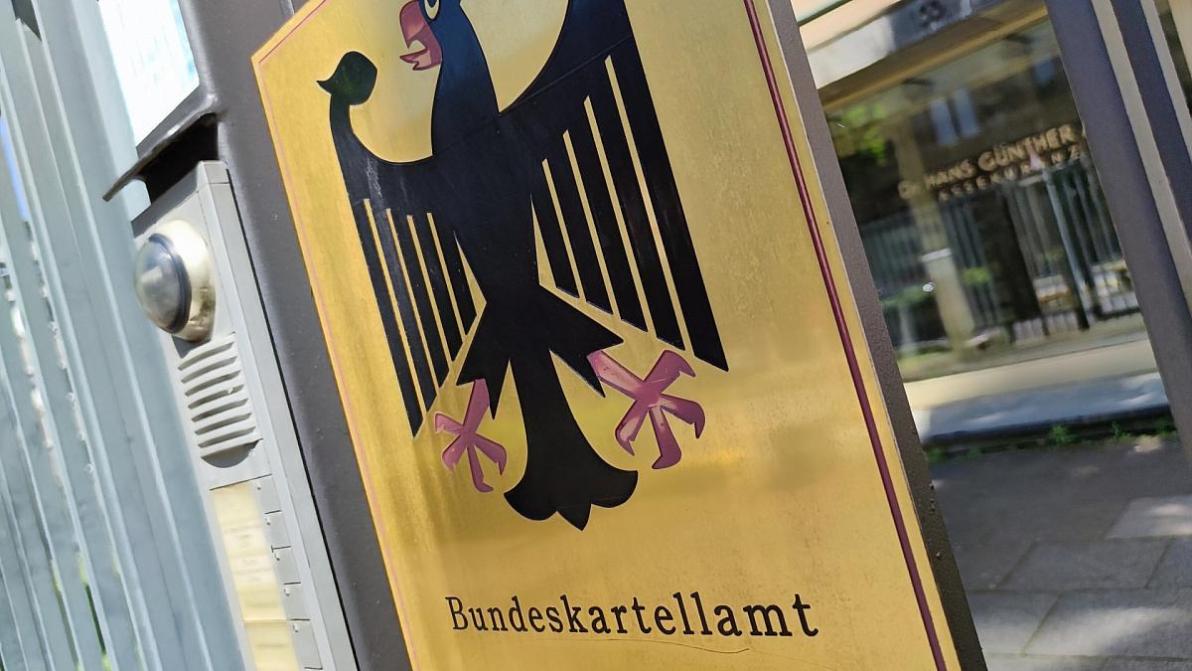 Wirtschaft - Kartellamt bestätigt Raketen- und Federeffekt bei Benzinpreisen