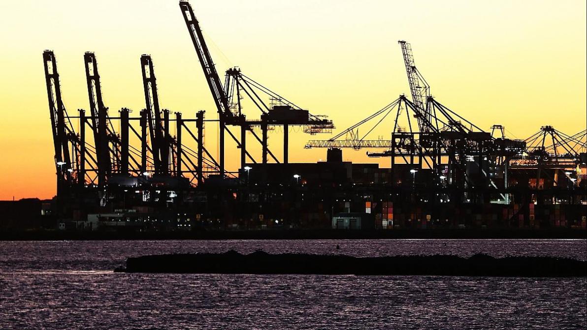 Wirtschaft - Industrie-Auftragseingang im August leicht rückläufig