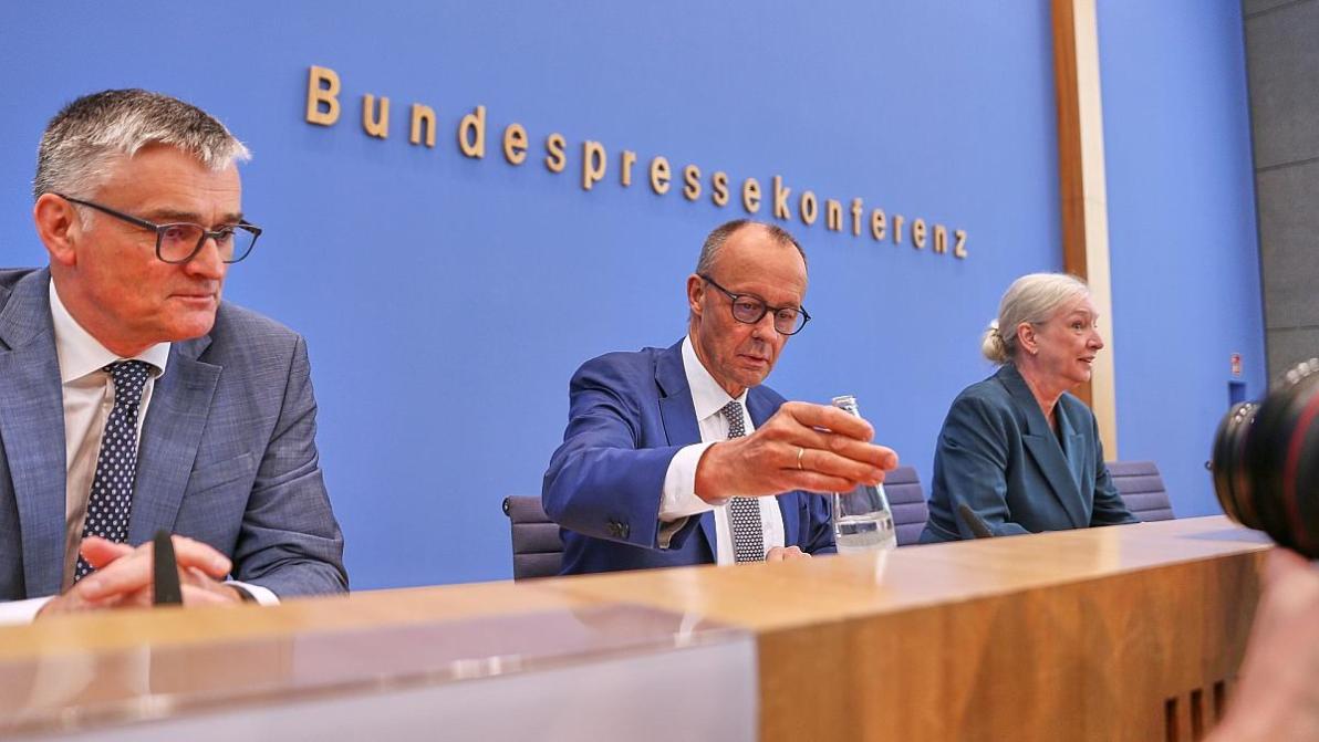 Wirtschaft - Merz will keine Feiertage abschaffen