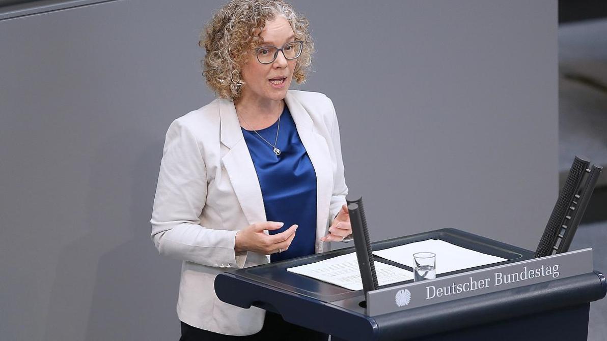 Wirtschaft - Grüne protestieren gegen mögliche Abschwächung von Klimazielen