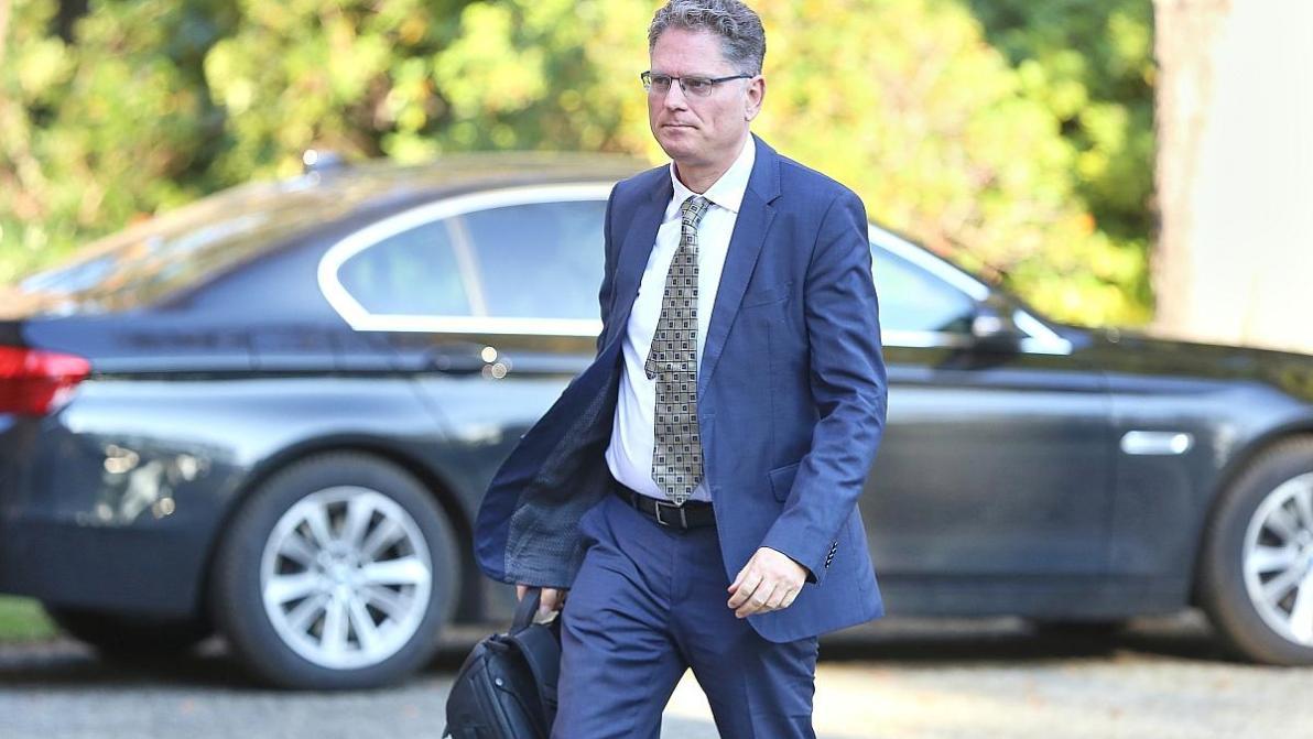 Wirtschaft - Princeton-Ökonom Brunnermeier stellt Klimaziele infrage