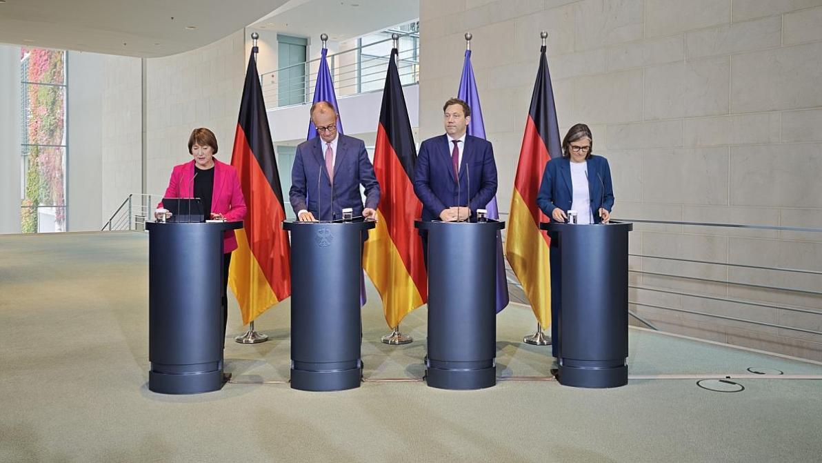 Auto-Gipfel - Merz will Autos mit CO2-Ausstoß auch nach 2035 zulassen