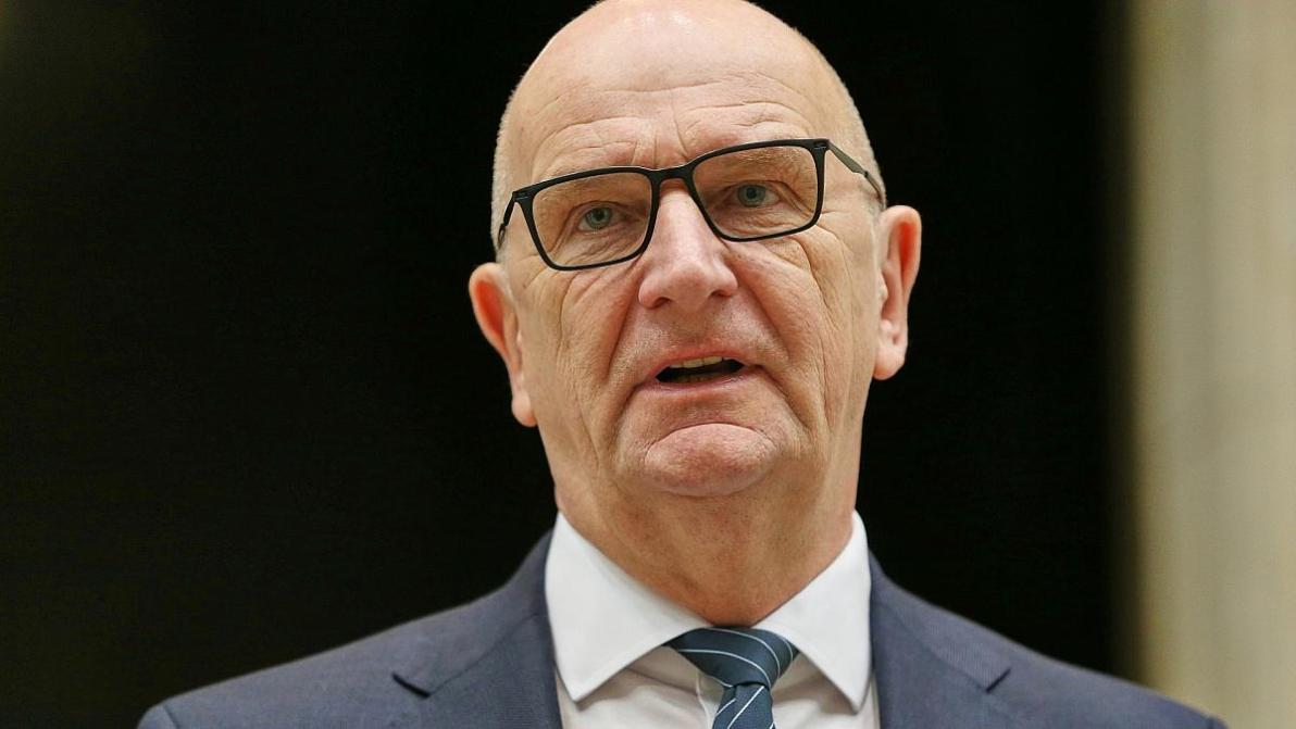 Wirtschaft - Woidke ruft deutsche Wirtschaft zu mehr Patriotismus auf