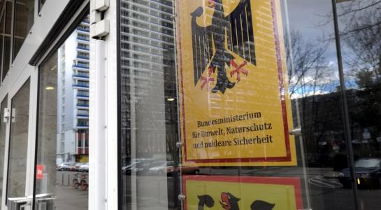 Politik: Umweltministerin wirbt für mehr Klima-Anpassung in Kommunen - Vimarsana News