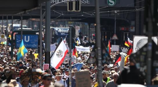 Berlin: Tausende bei Demo von Corona-Skeptikern in Berlin - 01.08.2020