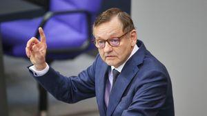 Drei Ordnungsrufe und ein NS-Vergleich: Wilde Debatte um AfD-Kontenkündigungen