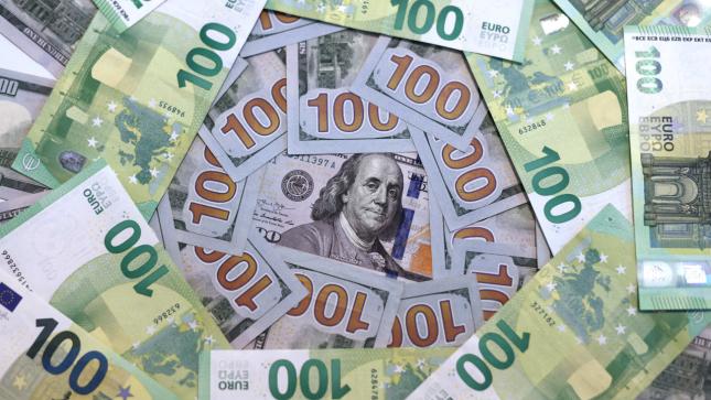 Prognosen-gesenkt-Wall-Street-schreibt-den-Euro-ab