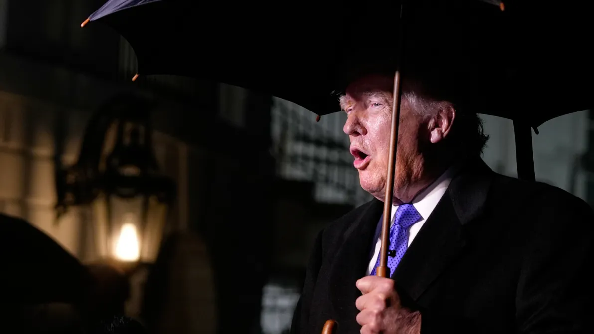 US-Bankwerte crashen - Trump schockt Kreditkartenbranche: Zehn-Prozent-Deckel lässt Aktien abstürzen