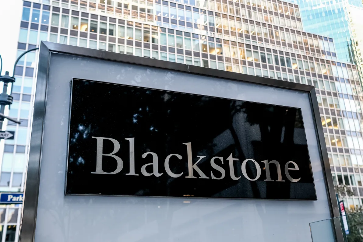 Aktie 2025 22 Prozent im Minus - Blackstones CEO spielt Sorgen um Privatkredite wegen Insolvenzen herunter
