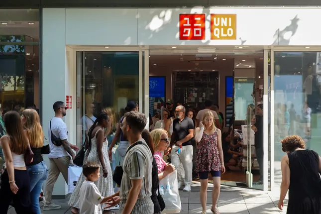 Gewinn-steigt-um-34-Prozent-Gewinn-berraschung-Uniqlo-Mutter-trotzt-US-Z-llen-und-expandiert-stark