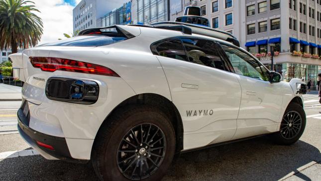 Zukunft des autonomen Fahrens: Tesla und Waymo warnen: China zieht im Robotaxi-Markt vorbei