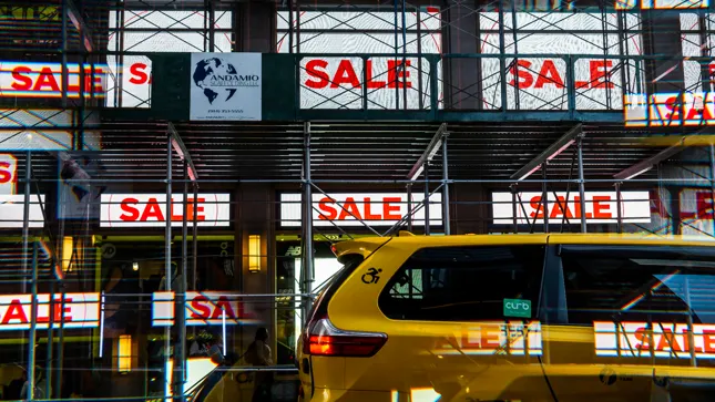 Shopping-Fl-ge-storniert-Reiseboykotts-und-Kaufzur-ckhaltung-kosten-US-Wirtschaft-Milliarden