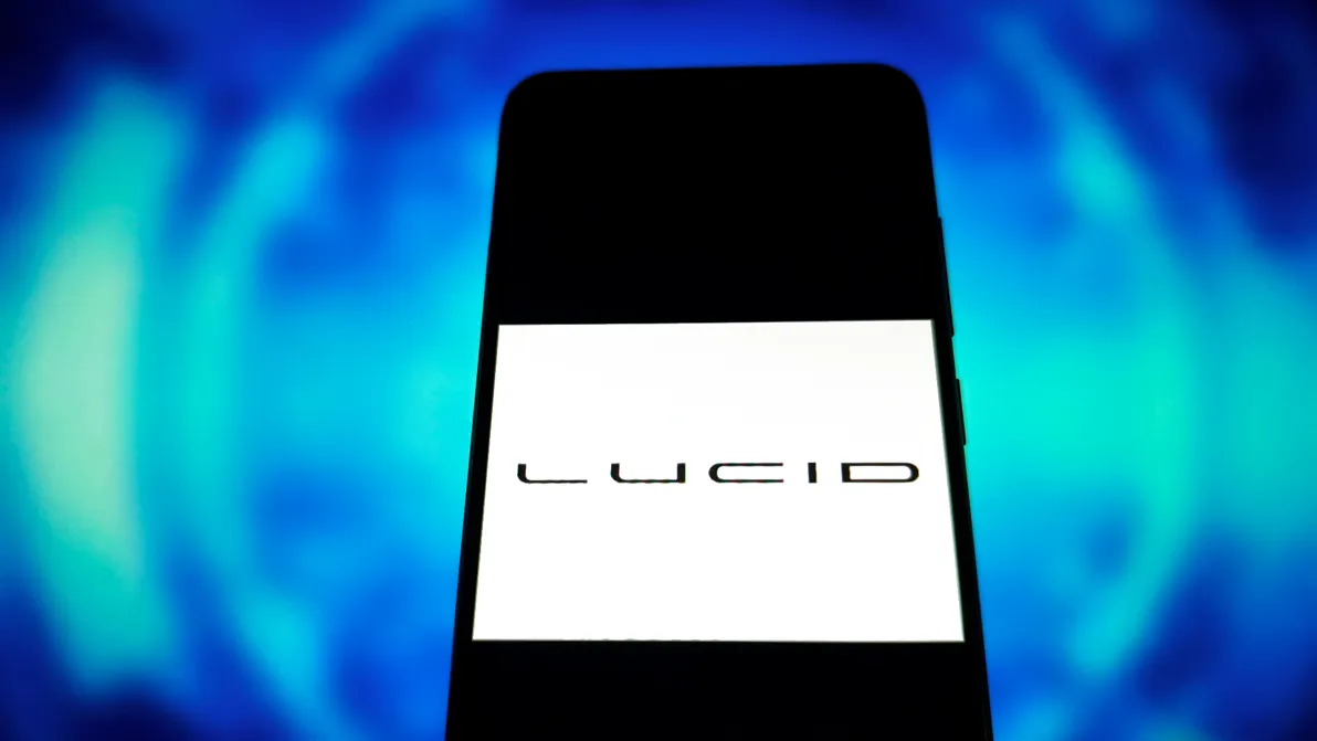 Luxus-Elektroautohersteller - Lucid taumelt: Fast 1 Milliarde Verlust, gesenkte Ziele, Geld aus Saudi-Arabien