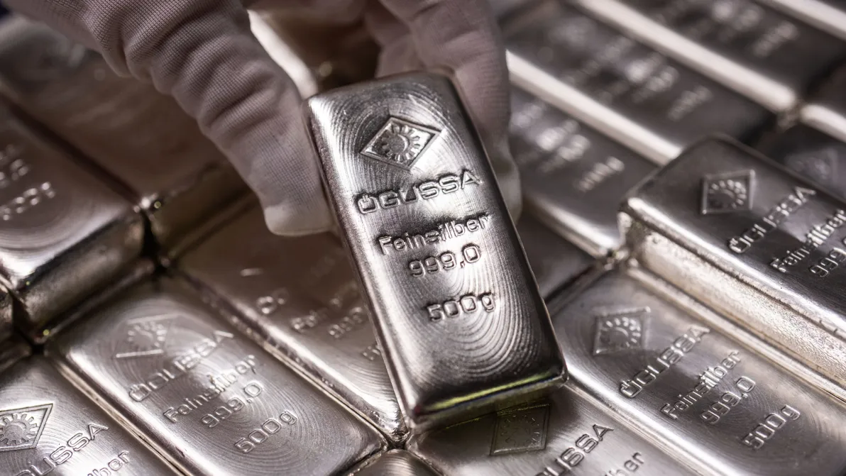 Edelmetall - Silber crasht weiter: Ist DAS der Moment, an dem die Panik kippt?