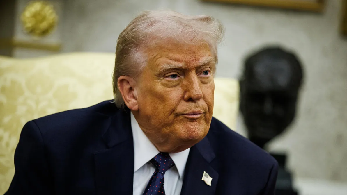 Geleitschutz für Tanker - Iran-Krieg: Trump ordnet Risiko-Versicherung und US-Marine-Eskorte für Tanker an