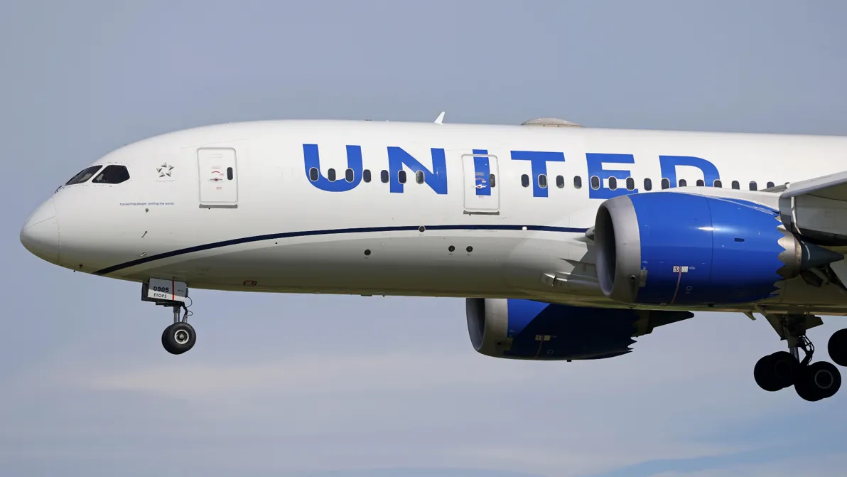 Krieg treibt Kerosinpreis hoch - United Airlines kappt Gewinnziel drastisch