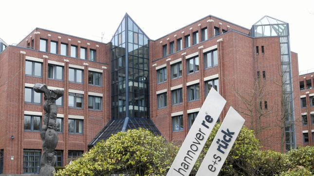 Starke-Prognose-f-r-2026-Rekordgewinne-trotz-Waldbr-nde-Hannover-R-ck-punktet-mit-starkem-Jahresergebnis