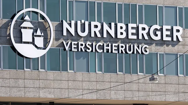 wO-Heimspiel-Anleger-kassieren-kr-ftig-N-rnberger-Versicherung-wird-bernommen