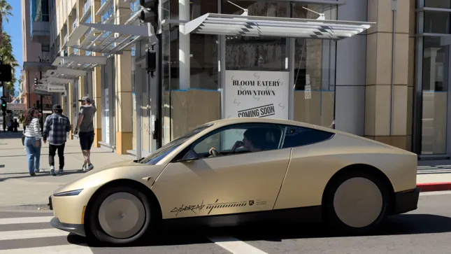 Ohne Lenkrad durch Austin: Teslas Cybercab holt erste Fahrgäste in Texas ab
