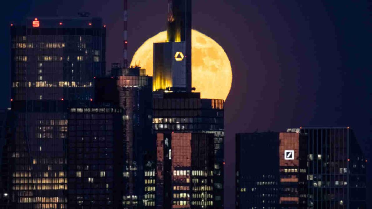 Commerzbank im Visier? - Christian Sewing: "Wir wechseln von der Defensive in die Offensive"