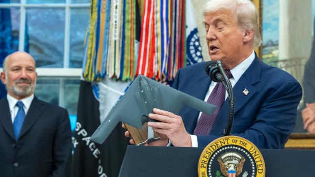 Rüstungsaktie Nr. 1?: Northrop Grumman vor goldenen Zeiten? Trump sichert Milliardenaufträge zu!