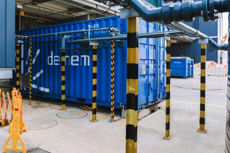 De.mem meldet neue Rekorde bei Umsatz, Cashflow und operativer Stärke 