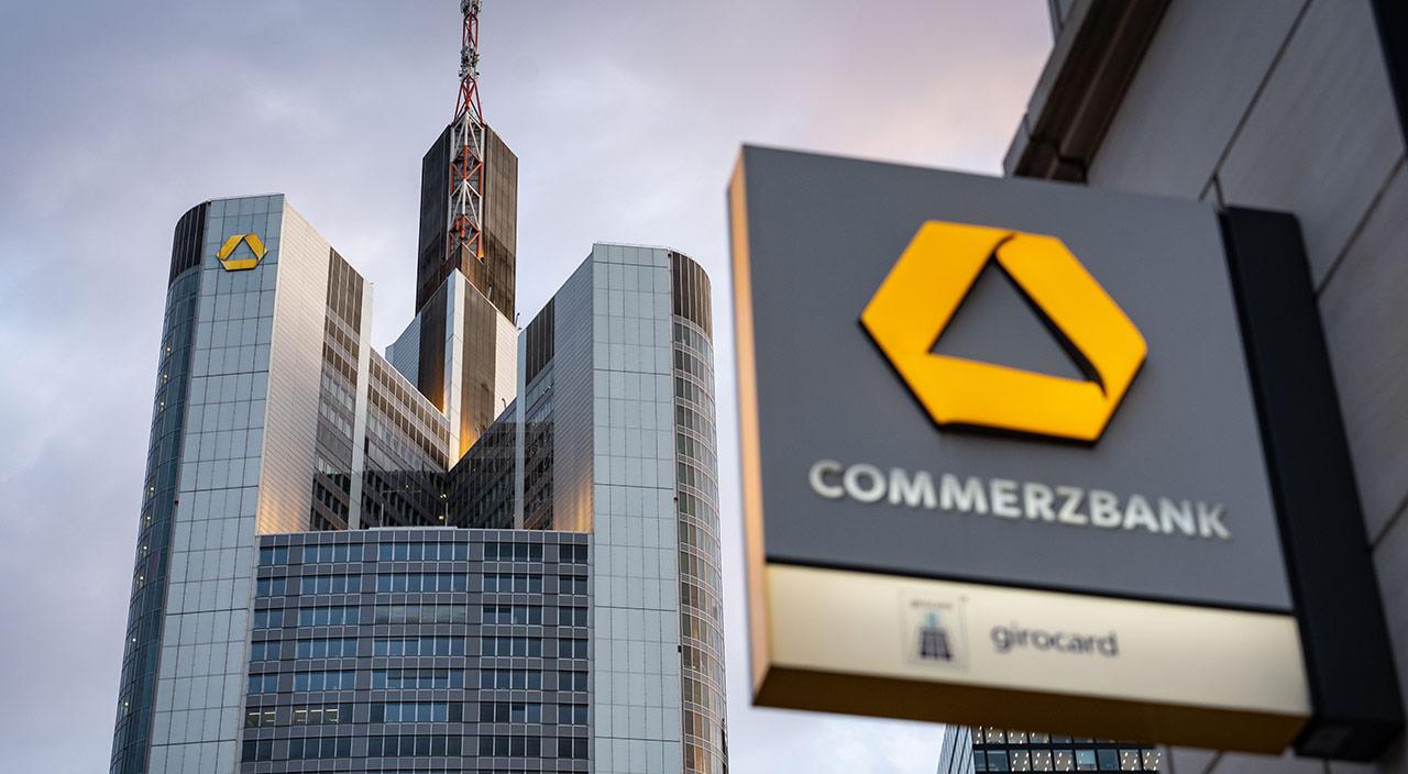 Commerzbank Sieht Sich Trotz Belastungen Auf Kurs Zu Milliardengewinn ...